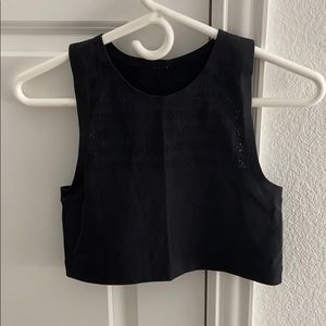 Lululemon crop top black size 6